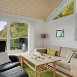 3 Bedroom Beautiful In Сasa de vacaciones Otterup