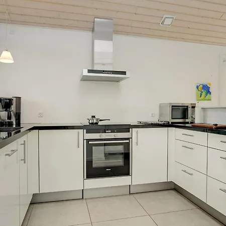 3 Bedroom Beautiful In بيت للعطل Otterup