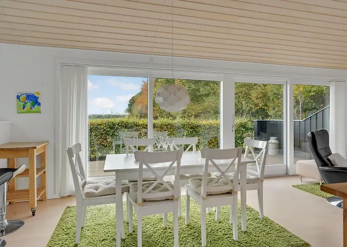 3 Bedroom Beautiful In Hébergement de vacances